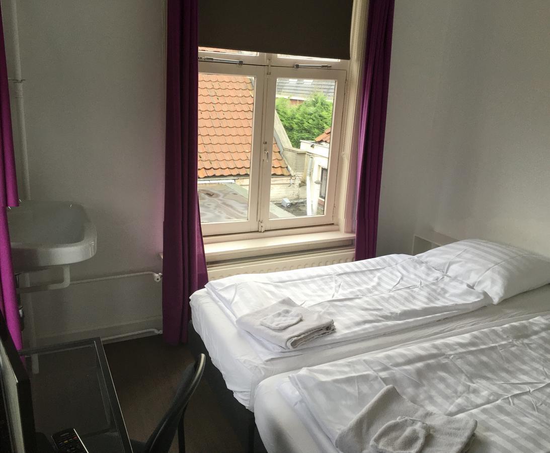 Hotel Bij Verhoeven Zevenbergen Bagian luar foto
