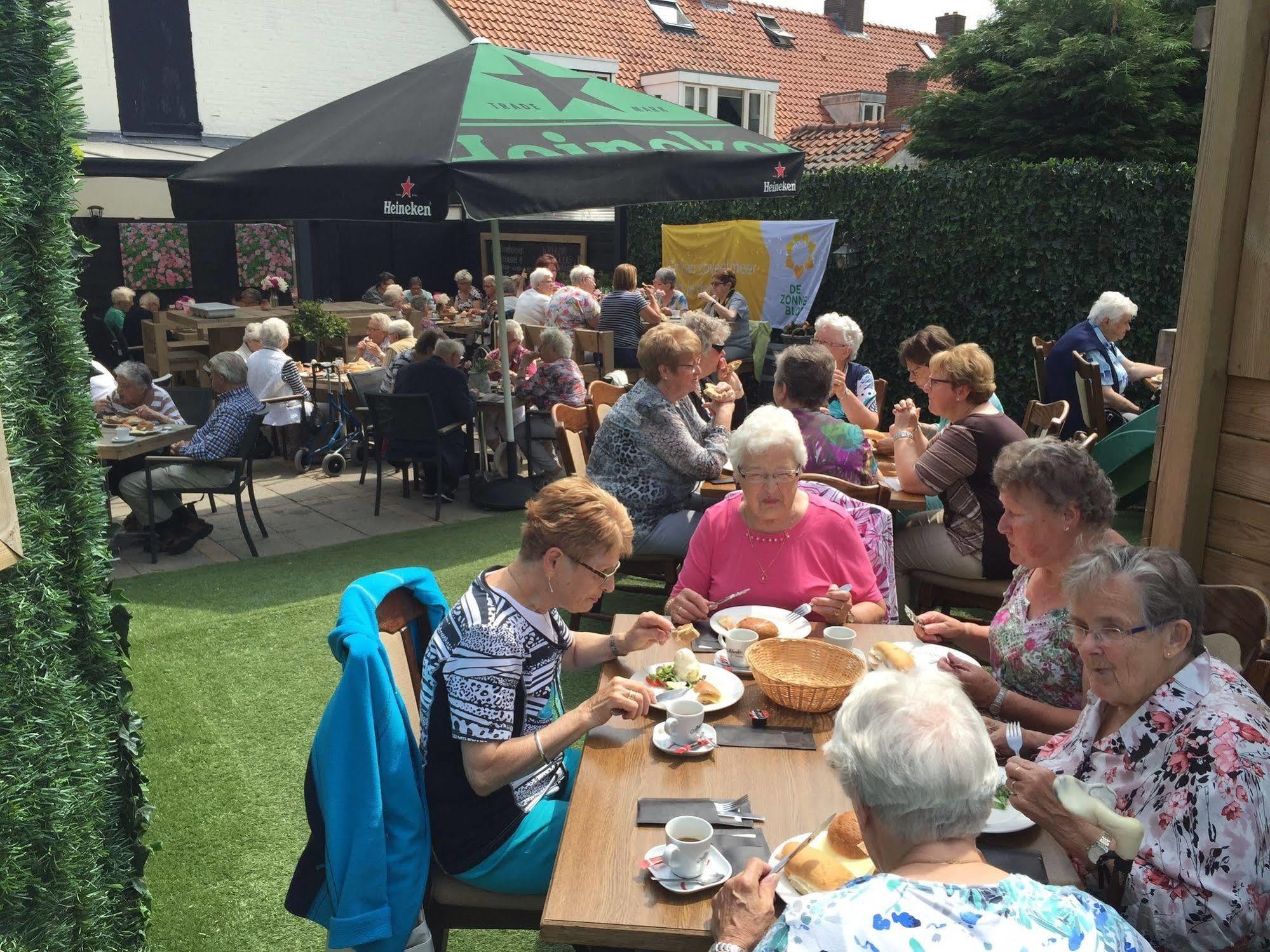 Hotel Bij Verhoeven Zevenbergen Bagian luar foto